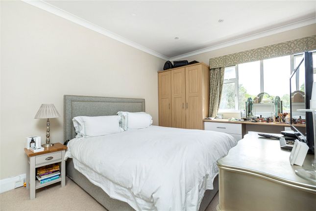 15, Burdett Avenue, London photo 4