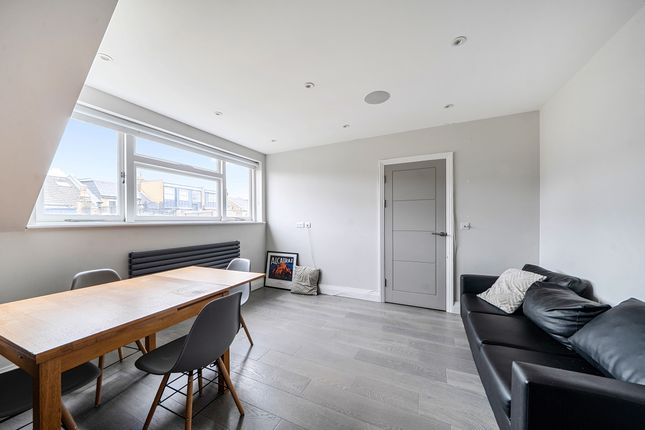 Flat 4, 95, Malvern Road, London photo 2