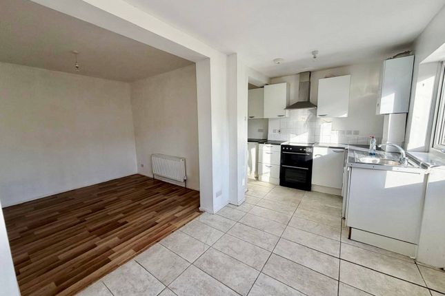 13, Pembroke road, Palmers Green photo 4