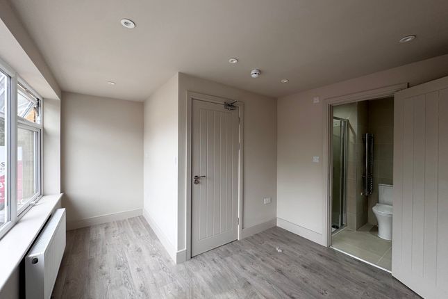17 Old Farm Road, West Drayton photo 4
