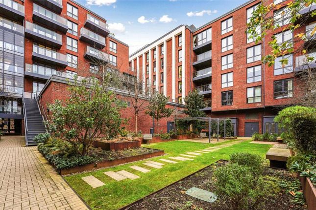 Flat to rent in Gaumont Place, Streatham