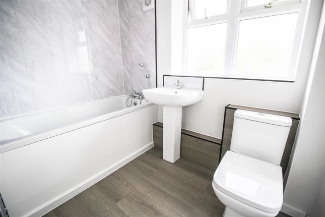 48, Vicarage Wood, Harlow photo 4