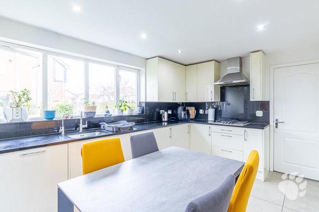 3, Iona Way, Wickford photo 2