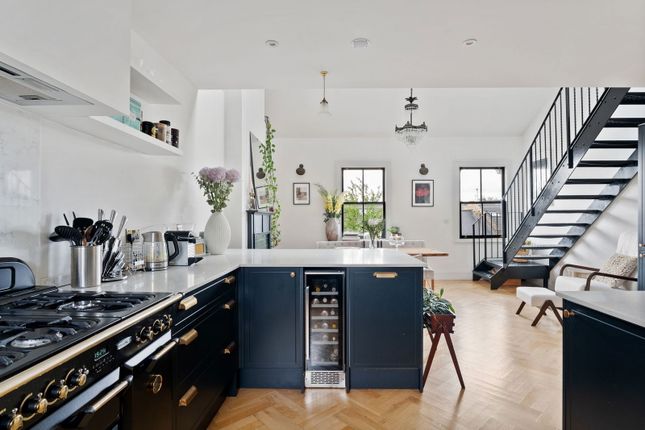 5,Triplex Flat, Macfarlane Road, London photo 3