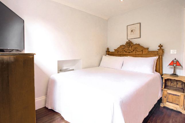 Flat 4, 49 Rupert Street, Greater London photo 4