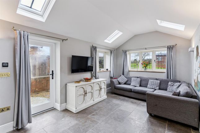 18, Water Lane, Sherington photo 3