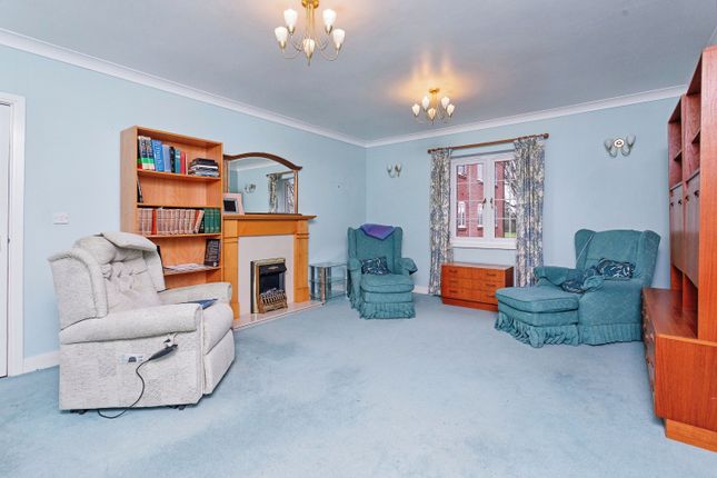 Flat for sale in Willow Lane, Stony Stratford, Milton Keynes, Buckinghamshire