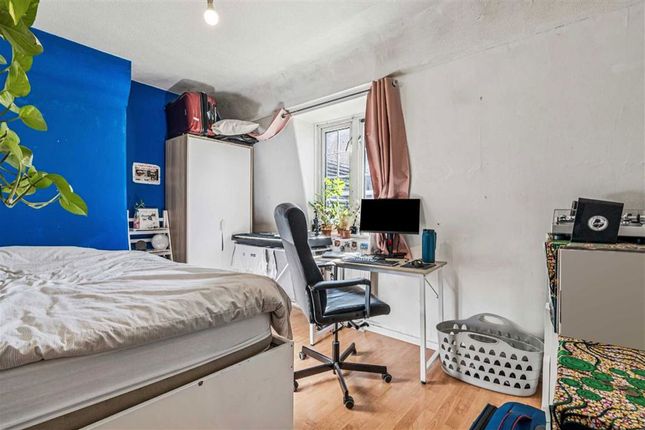 Flat 67, Brune House, Bell Lane, London photo 3