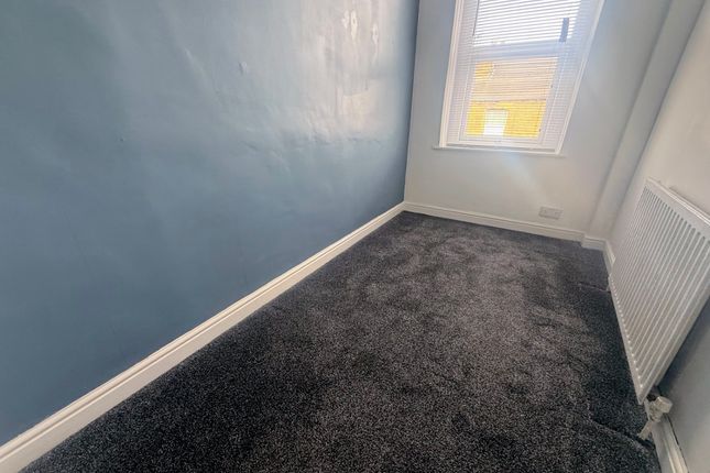 82, Springfield Road, LEEDS photo 5