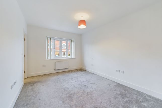 19 Aylsham Road, Tadworth photo 3