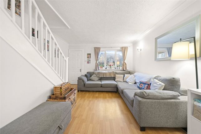 13, Williams Close, Surrey photo 4