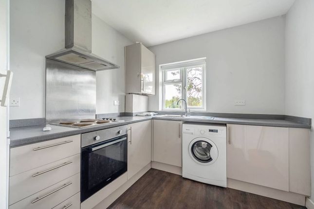 Thumbnail Flat to rent in Canons Park Close, Edgware