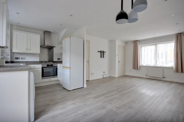 2-bed semi-detached on 21, Harbour Way, Hull, £169,950