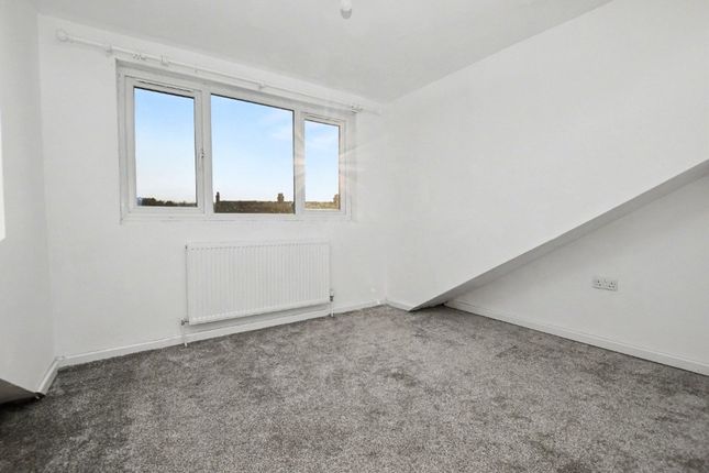 153, Painthorpe Lane, Wakefield photo 4