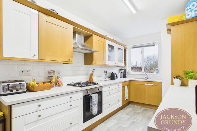 21, Vicarage Lane, Northampton photo 3