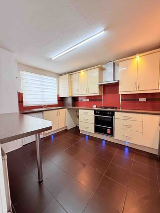 A Well Presented  Modern Three Bedroom Mid Terraced  House To Let In Carpenders Park, Watford Wd19   Â£2150 Pcm Available From The 1st August 2025