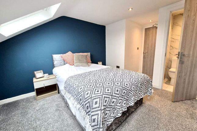 Room to rent in Cassiobridge Road, Watford