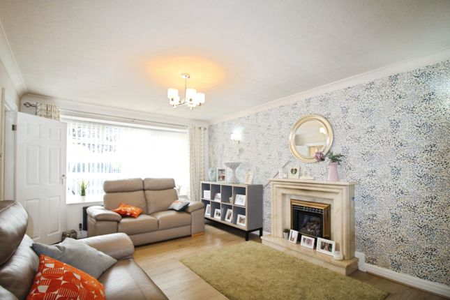 24, Hesketh Lane, Wakefield photo 2