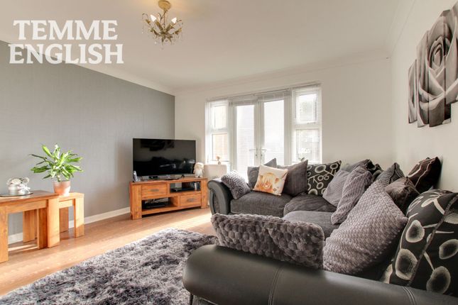 20 Hedingham Drive, Wickford photo 4