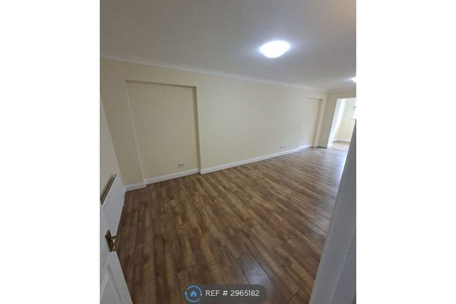 Flat, The Masons Ethorpe Crescent, Gerrards Cross photo 3