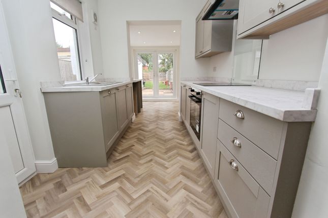 35, Myrtle Avenue, Long Eaton photo 2