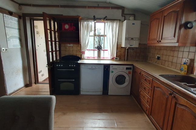 255, Cemetery Road, Bradford photo 5