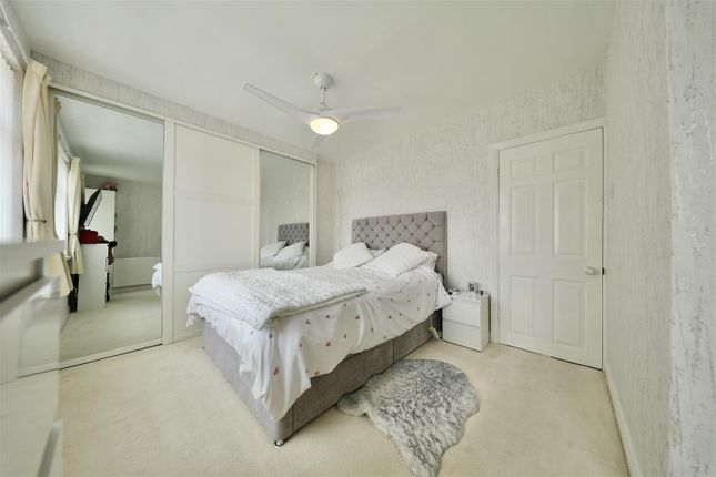 28, Glebe Road, Hull photo 4