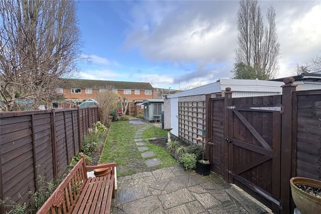 42, Gillian Avenue, Hampshire photo 2