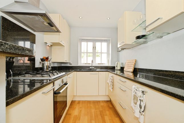 5, Fullers Grove, Chesham photo 2