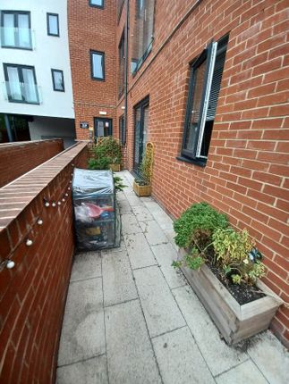 Flat to rent in Green Quarter, Cross Green, Leeds
