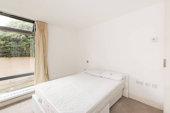 Thumbnail Flat to rent in Parliament View Apartments, Waterloo, London