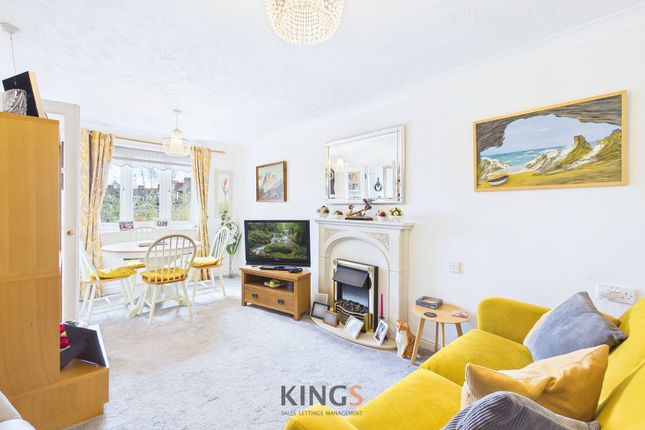 53 Potters Court Darkes Lane, Potters Bar photo 2
