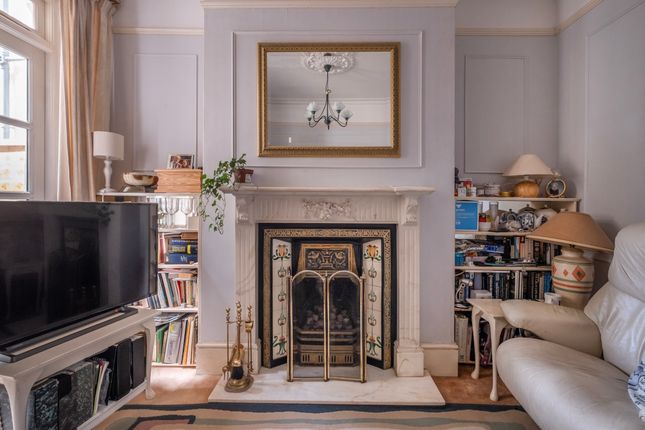 147, Ravenslea Road, London photo 4