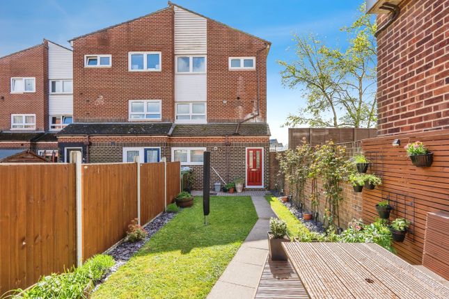 Flat for sale in Bridgeside Close, Portsmouth, Hampshire