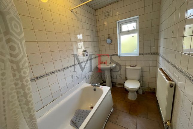 Regina Road, Southall photo 5