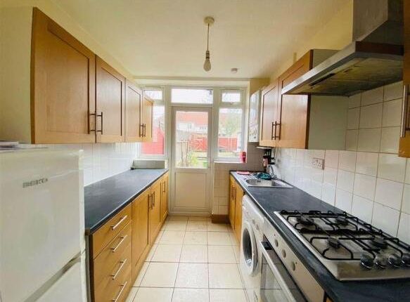20, Crabtree Avenue, Alperton photo 3
