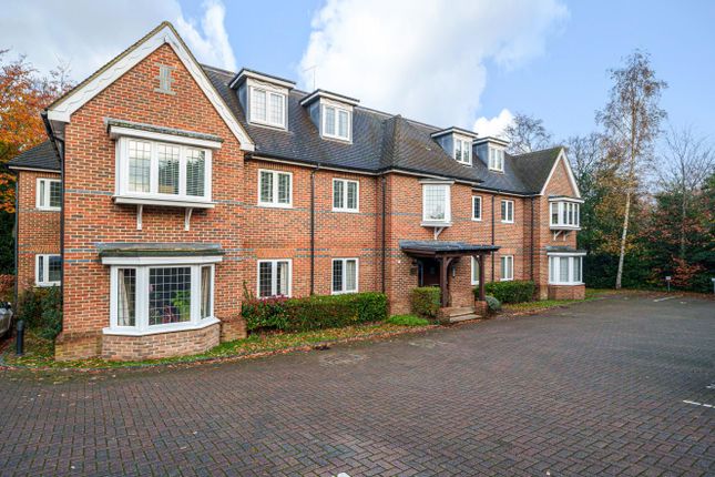 Thumbnail Flat to rent in Cadogan Court, Portsmouth Road, Camberley