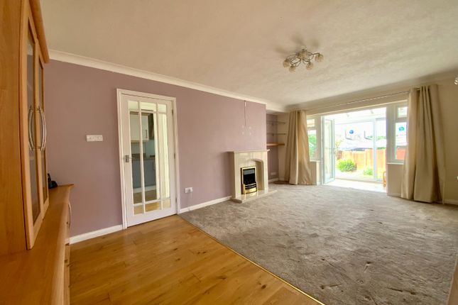 2 Firs Avenue, Hulland Village, Derbyshire photo 2