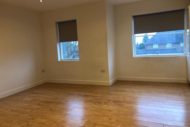 Flat 3, 253, Chase Cross Road, Romford photo 3