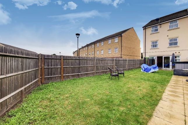 Thumbnail Flat to rent in Mulberry Crescent, West Drayton