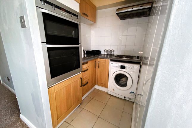 Flat 4, 1, St. Augustine Road, Littlehampton photo 3