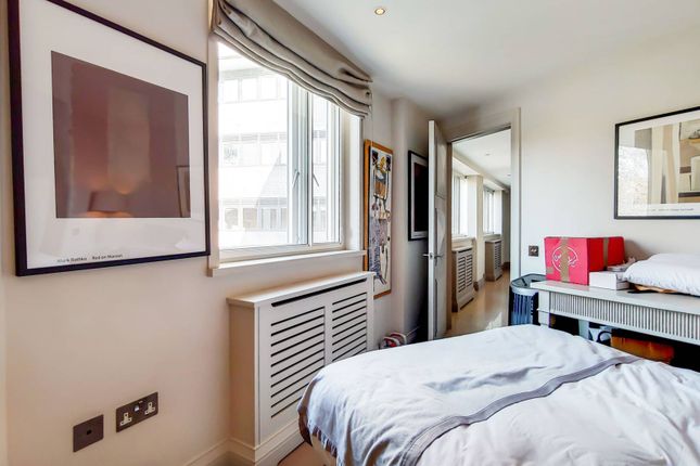 Flat to rent in Grosvenor Road, Pimlico, London