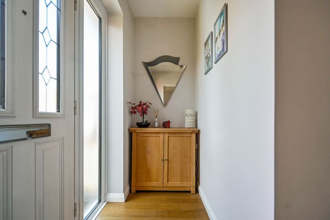 3, Housefield, Willesborough photo 2