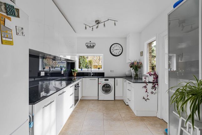 84, Elthorne Avenue, Hanwell photo 4