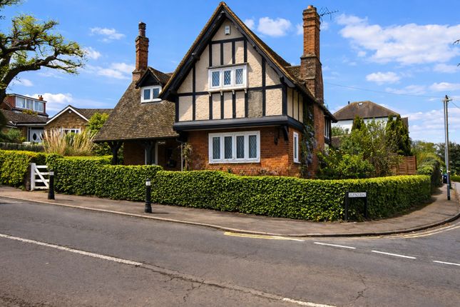 The Lodge, Goldings Hill, Loughton photo 2