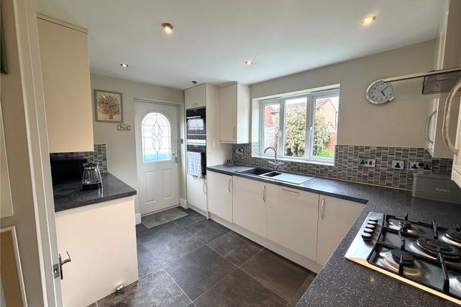17, Parkside Close, Manchester photo 2