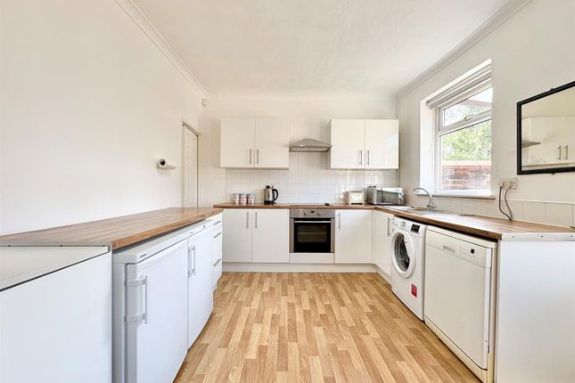 21, Newton Road, Lowton photo 3