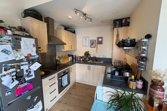 42, Weavers Mill Close, Bristol photo 5