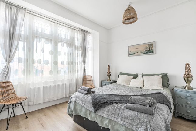 Top floor flat, 1-3 Greys Road, Henley-on-Thames photo 4