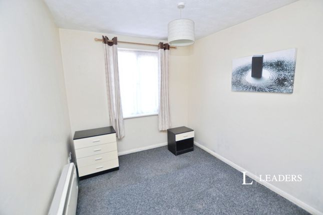 27, Victoria Chase, Colchester photo 5